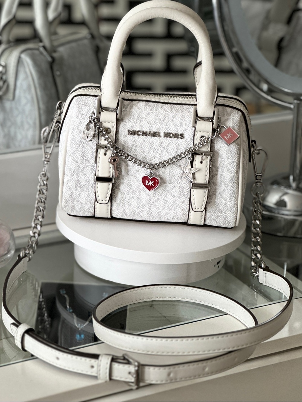 MICHAEL KORS BEDFORD LEGACY EXTRA SMALL DUFFLE CROSSBODY MINI
SATCHEL